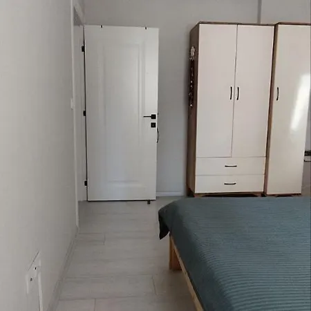 Center Apartment *